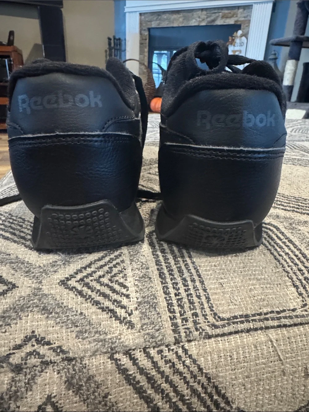 Reebok Men's Black Leather Low-Top Sneakers